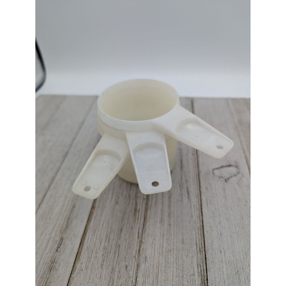 Vintage Tupperware 3 Piece Nesting Hanging Measuring Cups White